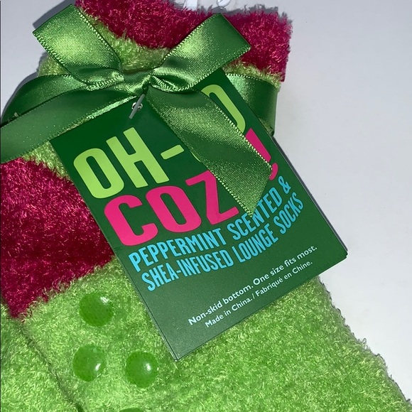 🧦 Bath & Body Works Oh So Cozy Peppermint Infused Fluffy Spa Socks - Picture 2 of 10